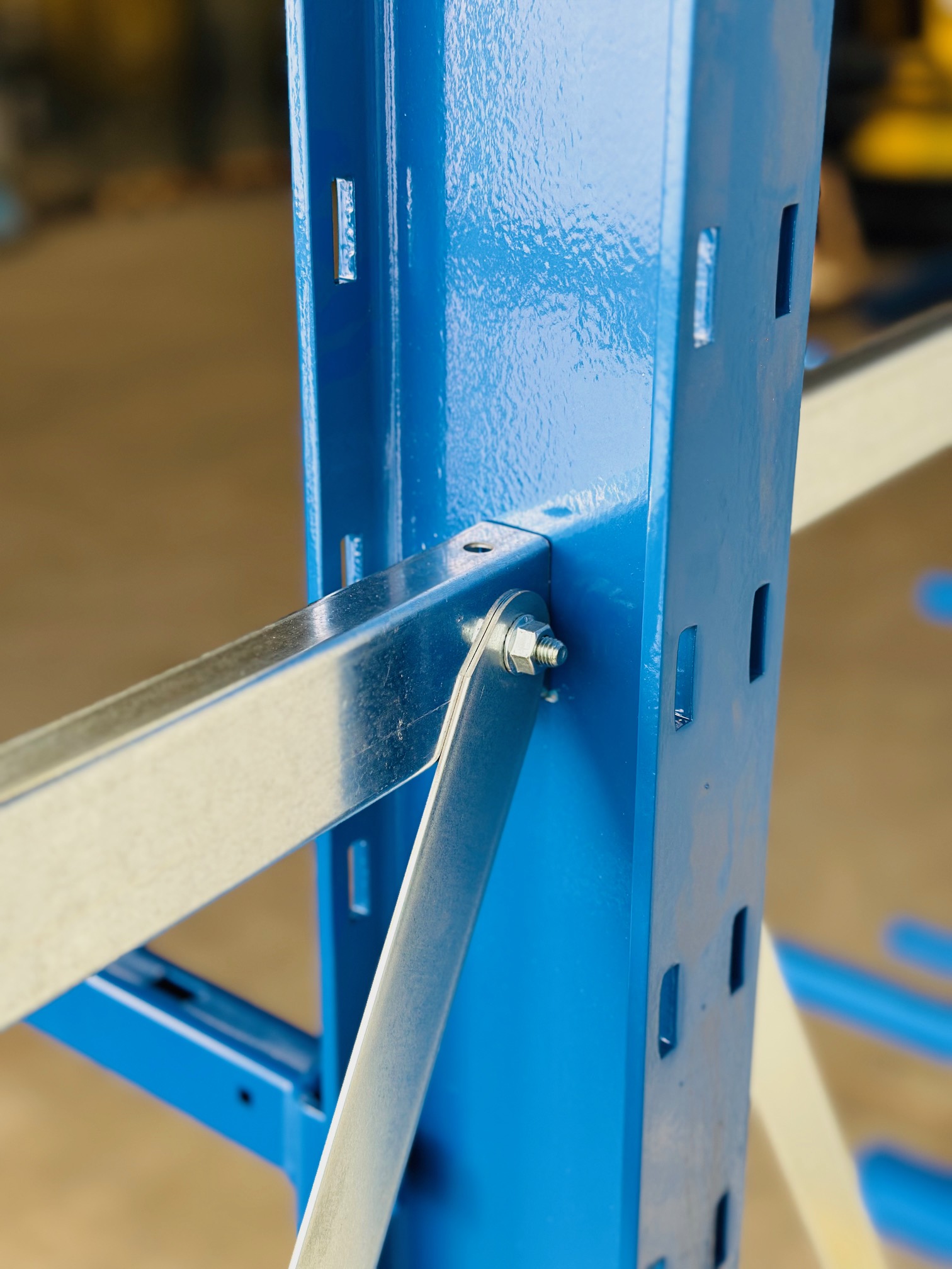 Kragarmregal – 3,15 lfm | Höhe 200 cm | Tiefe 81 cm | 4 Ebenen | 140 kg/Arm | META Multistrong